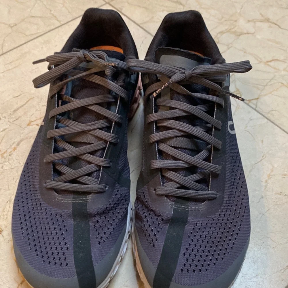 On Cloud women sneaker size 8.5 - Picture 1 of 4